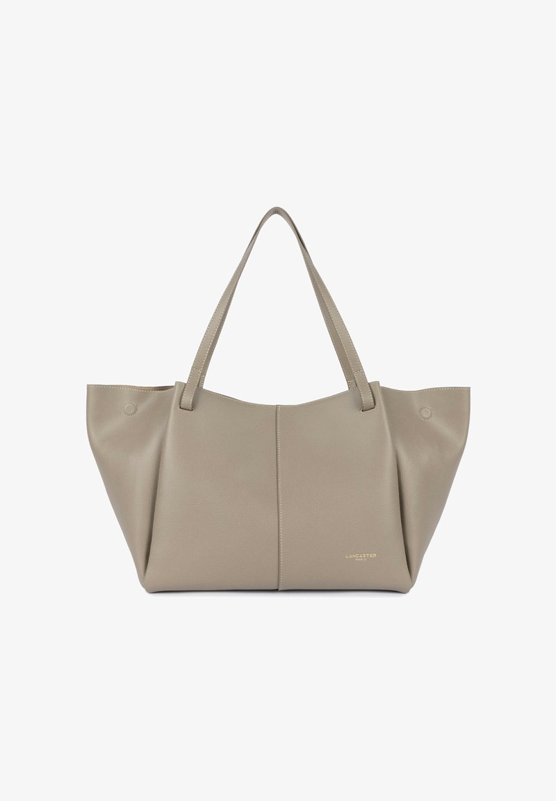 Sac fourre-tout en cuir taupe avec doubles poignées, côtés structurés, et petit logo doré "Lancaster Paris" en bas à droite à l'avant.