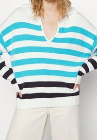 STAUD Sweter