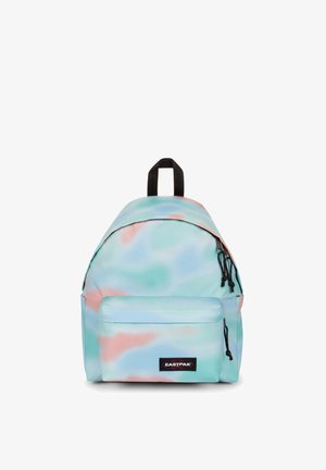 Plecak z przednią kieszonką, czarnymi suwakami, czarnym górnym uchwytem i pastelowym wzorem tie-dye w kolorach niebieskim, zielonym i różowym.