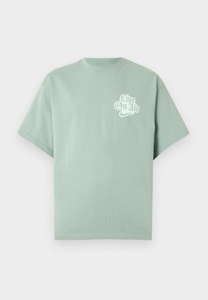Lichtgroen T-shirt met korte mouwen, voorzien van de tekst "Live On Air" en een swoosh-logo op de linkerborst.