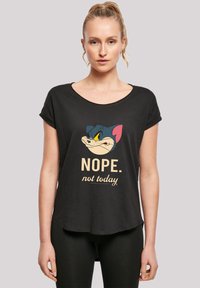 Svart t-skjorte med korte ermer og rund hals, med et tegneserie-kattedesign og teksten "NEI. ikke i dag" i beige.