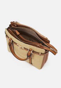 Guess EMILEE LUXURY SATCHEL - Kézitáska - natural/cognac