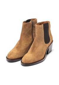 Bottines en suède marron avec un bout pointu, dotées d'une fermeture éclair sur le côté et d'un panneau élastique. Talon empilé et doublure intérieure lisse.