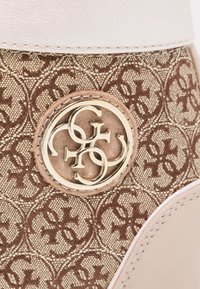 Guess Baskets montantes - brown