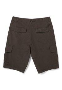 Brune cargo shorts med flad talje, stikninger, to baglommer og to side cargo-lommer. Materialet ser holdbart og struktureret ud.