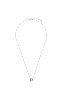 Collana in argento con un unico pendente di perla bianca rotonda racchiuso in una cornice d'argento intrecciato, dotata di un gancio regolabile.