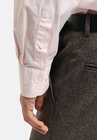 GANT RELAXED FIT HERITAGE  - Camisa - faded pink