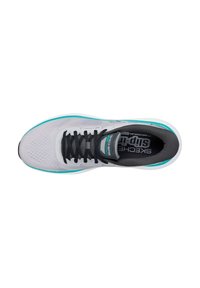 Scarpa atletica scheletrica con tomaia in rete grigio chiaro, lacci neri e accenti turchesi sulla suola. Presenta un design morbido e arrotondato.