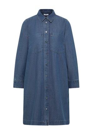 Robe en denim bleu foncé, avec un col, des manches longues, deux poches poitrine et une fermeture à boutons sur le devant. Texture lisse.
