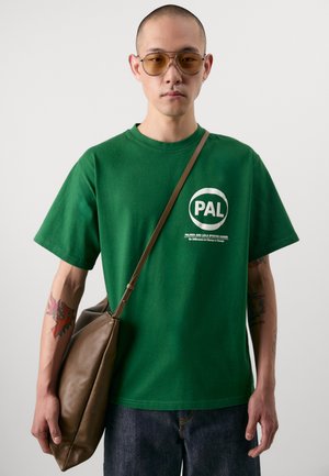 INTERNATIONAL UNISEX - T-shirt con stampa - green