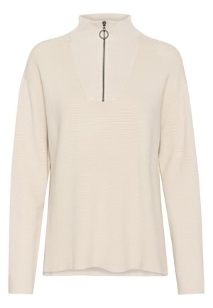 Pulóver de color beige claro con cuello alto, cierre parcial en el frente y textura acanalada. Presenta mangas largas y un corte relajado.