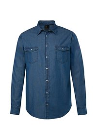 Camisa de mezclilla en azul oscuro, con cuello puntiagudo, dos bolsillos en el pecho, cierre frontal de botones y mangas largas con puños abotonados.