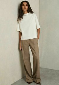 Reiss OLIVIA - Pamata T-krekls - white