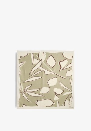 Foulard carré avec un fond beige présentant des contours abstraits de feuilles et de branches en tons verts et bruns atténués.