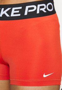 Nike Performance W NP 365  3IN - Leggings - rot/schwarz/weiss
