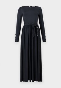 Μακρύ μαύρο φόρεμα με μακριά μανίκια, στρογγυλή λαιμόκοψη, κουμπιά στις μανσέτες και δετή ζώνη με κορδόνια στη μέση.