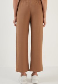 LELA REGULAR FIT - Hlače - biscuit