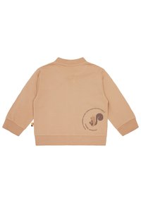 Lichtbruin sweater met lange mouwen, geribbelde kraag en een textuurafwerking. Heeft een afbeelding van een eekhoorn op de rug.