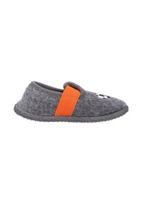 Grijze felt slipper met een oranje bandsluiting, ronde vorm en een gestructureerde zool. Heeft een zwart-wit voetbalontwerp aan de voorkant.