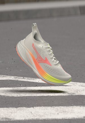 Mizuno, NEO ZEN 2 - Обувки за бягане по асфалт - gf white/flamingo coral/lime p