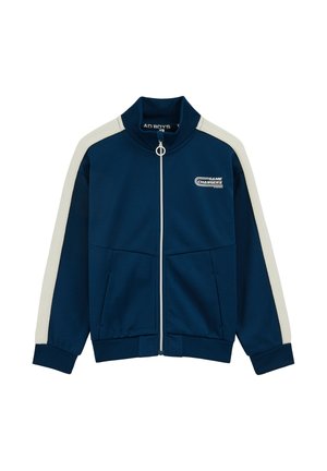 Granatowa kurtka zapinana na zamek z białymi paskami na rękawach, wysokim kołnierzem, przednimi kieszeniami oraz logo "Game Changers" na lewej piersi.