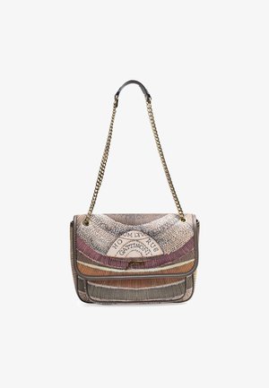 Borsa a spalla in pelle con tracolla in catena dorata, caratterizzata da un design testurizzato multicolore e un patta frontale con dettagli stampati.