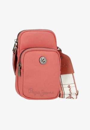 Bolso bandolera Pepe Jeans color coral con dos compartimentos con cremallera y correa blanca ajustable con patrón de logo coral.