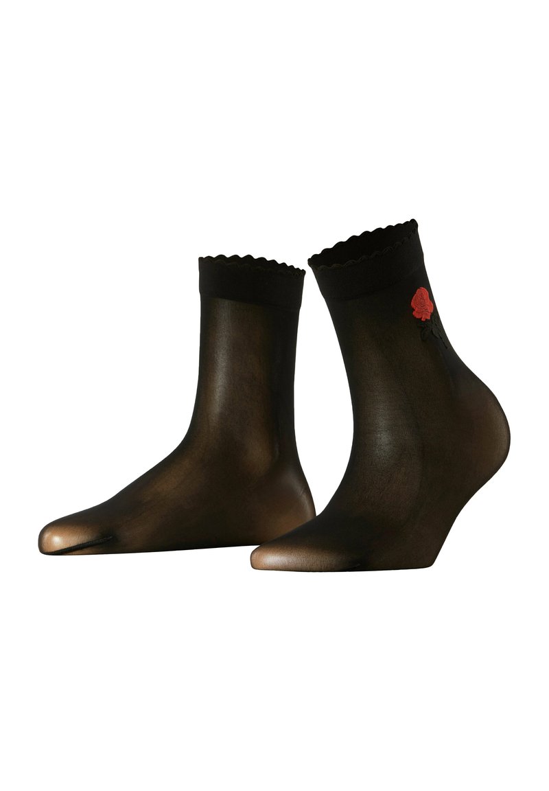 Schwarze Knöchelsocken mit gewelltem Rand, semi-transparentem Material und rotem gesticktem Rosendetail auf einer Seite, mit spitzem Zehendesign.