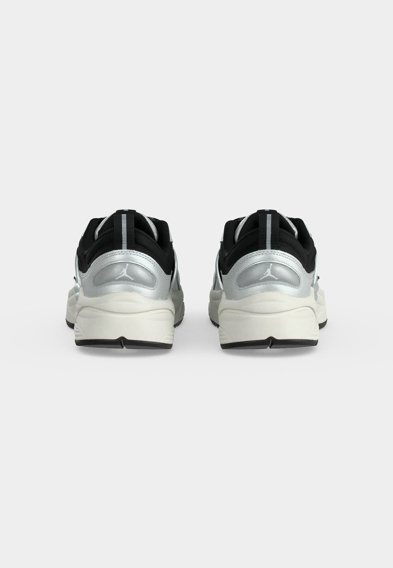 JORDAN TRUNNER O/S UNISEX - Tenisky - photon dust/white/black/sail/metallic silver-coloured