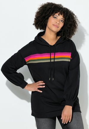 Felpa nera con un motivo a righe orizzontali colorate in rosa, arancione e verde. Presenta un cappuccio con coulisse e maniche oversize.