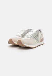 Guess FANO - Sneakers basse - cream/grey/brown