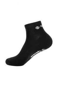 Schwarze Knöchelsocke aus weichem Material, mit verstärkter Zehenpartie, geripptem Bündchen und weißem Logo an der Seite.