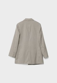 Blazer à petit motif pied-de-poule noir et blanc, présentant une coupe droite, un col cranté et des manches longues. Texture de tissu lisse.