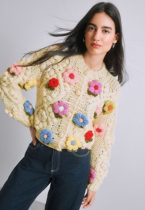 Next REGULAR FIT - HAND FLORAL - Strickjacke - light yellow
