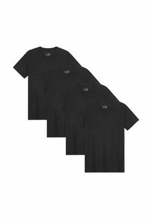 Vier schwarze Rundhalsshirts aus weichem Stoff, mit kurzen Ärmeln und normaler Passform, in einer gestapelten Anordnung präsentiert.
