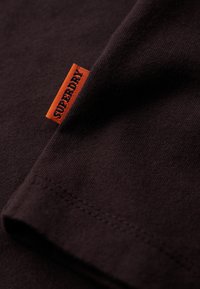 Superdry & Co ESSENTIAL LOGO RETRO - Camiseta estampada - chocolate plum brown dachshund tan