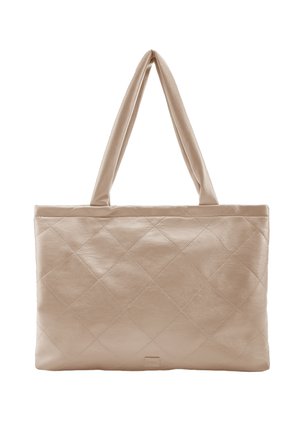 Sac cabas en cuir matelassé beige avec deux anses allongées, présentant une texture lisse et un motif de couture en forme de losange.