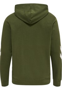 Sweat à capuche vert olive avec manches longues et motifs zigzag blancs sur les deux manches, vu de dos.
