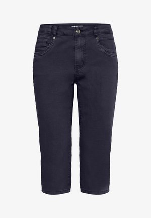 Pantalons capri en denim bleu marine foncé avec une ceinture, des poches avant et une légère élasticité. Texture lisse et coutures visibles sur les coutures.