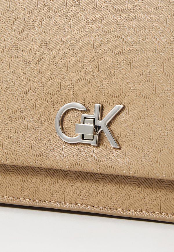 ELONGATED SHOULDER BAG - Handbag - amphora mono4