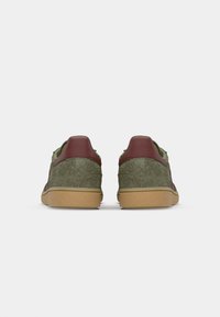 adidas Originals HANDBALL SPEZIAL UNISEX - Sneakers low - focus olive/fox brown