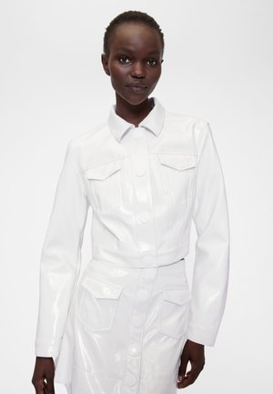 GAPSTUDIO VEGAN PATENT LEATHER CROP JACKET - Jachetă din imitație de piele - antique white
