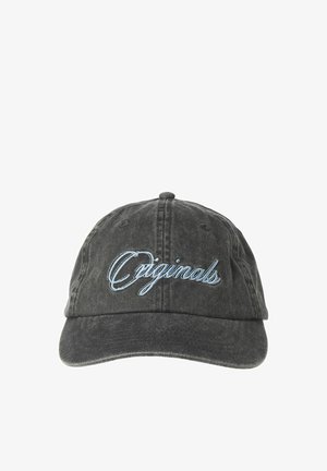 Fekete farmer sapka ívelt karimával, világoskék hímzett "Originals" felirattal az elején. Puha tapintás és klasszikus dizájn.