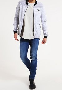 Nike Sportswear Tröja med dragkedja - white