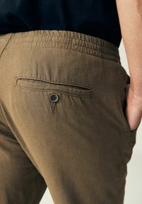 Next SLIM FIT LINEN ELASTICATED DRAWSTRING - Pantaloni - tan brown