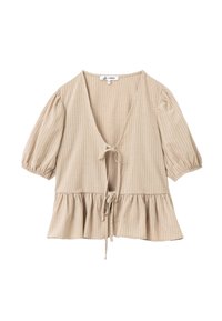 Blouse beige à rayures avec des manches courtes bouffantes, décolleté en V profond et détail à nouer à la taille. Bas peplum évasé avec une texture douce.