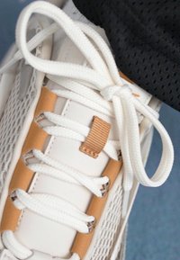 Nike Sportswear AIR MAX FURYOSA - Treniņu apavi - light orewood brown/flax/grain/college grey/enigma stone/sail