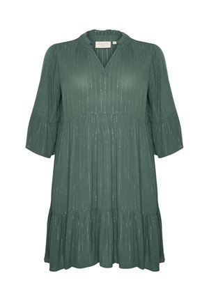 Abito verde con scollatura a V, collo arricciato, maniche a tre quarti, design a strati e una sottile trama a righe con fili metallici.