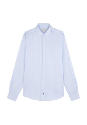 Chemise à boutons en tissu bleu clair avec des rayures verticales blanches, manches longues et col étalé. Comprend un petit logo sur l'ourlet.