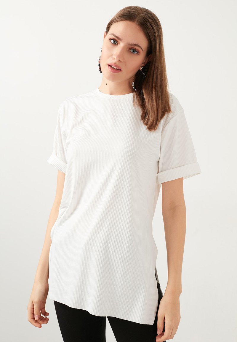 LELA Slim Fit - Blusa - ecru